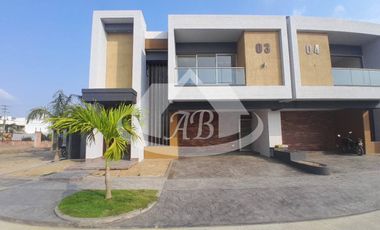 CASA EN VENTA URBANIZACIÓN SEVILLA | 1190