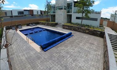 AIR 26-778 Casa en Venta. Zona Zibata. Excelentes amenidades.