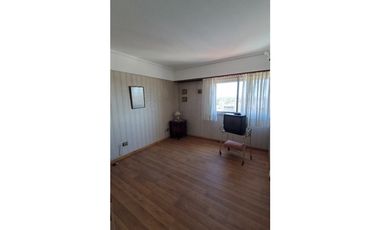 VENDO DEPARTAMENTO (5) Ambientes más Escritorio y COCHERA FIJA - vista al MAR