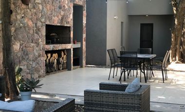 ALQUILO CASA CATEGORIA AMOBLADO BARRIO PRIVADO  Z SUR LOS MIMBRES