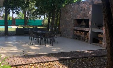 ALQUILO CASA CATEGORIA AMOBLADO BARRIO PRIVADO  Z SUR LOS MIMBRES