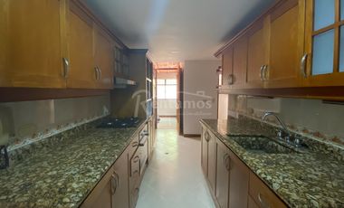 apartamento en arriendo en el castillo. Cod A776131