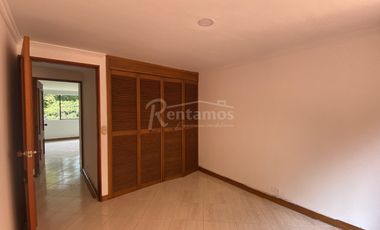 apartamento en arriendo en el castillo. Cod A776131