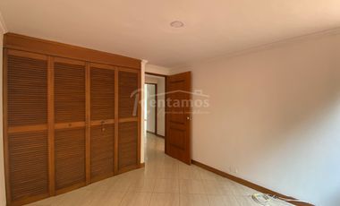 apartamento en arriendo en el castillo. Cod A776131