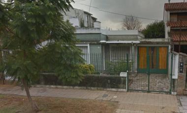 Casa  en Venta Haedo / Moron (A025 2945)