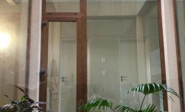 Hermosa casa en venta en pleno centro Campana de diseño moderno. Parque con pileta