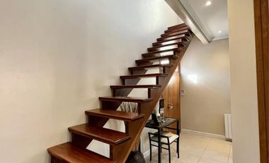Hermosa casa en venta en pleno centro Campana de diseño moderno. Parque con pileta