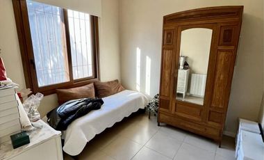 Hermosa casa en venta en pleno centro Campana de diseño moderno. Parque con pileta