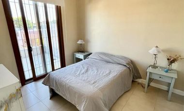 Hermosa casa en venta en pleno centro Campana de diseño moderno. Parque con pileta