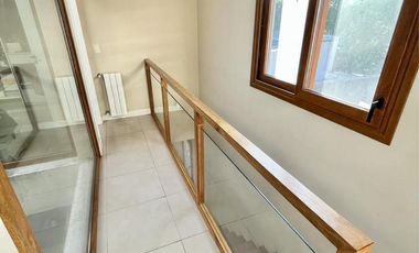 Hermosa casa en venta en pleno centro Campana de diseño moderno. Parque con pileta