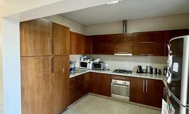 Hermosa casa en venta en pleno centro Campana de diseño moderno. Parque con pileta