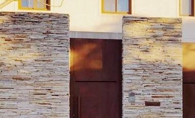 Hermosa casa en venta en pleno centro Campana de diseño moderno. Parque con pileta