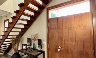 Hermosa casa en venta en pleno centro Campana de diseño moderno. Parque con pileta