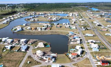 Lote en venta de 700 metros fondo a laguna en Villalobos - Pueblos del Plata