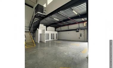 ¡¡¡Se Vende Ofi Bodega en Tocumen!!!