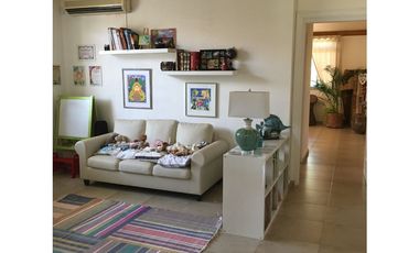 SEA Confiable Vende Casa con Piscina Y jardín en Clayton Village