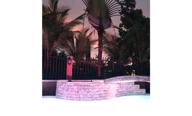 SEA Confiable Vende Casa con Piscina Y jardín en Clayton Village