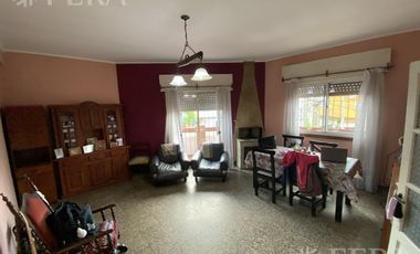 Venta PH 3 ambientes con cochera y balcón en Villa Dominico (30589)