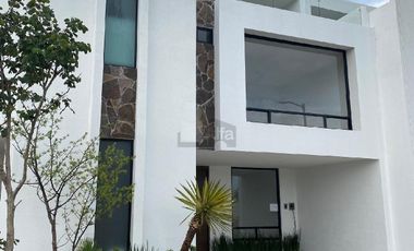 Casa en Venta en Lomas de Angelópolis.