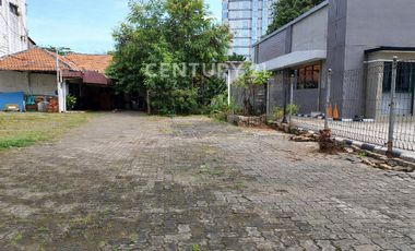 Tanah Pinggir Jalan Ramai Di Utan Kayu Untuk Usaha