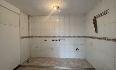 local en arriendo en la esmeralda. Cod A3709