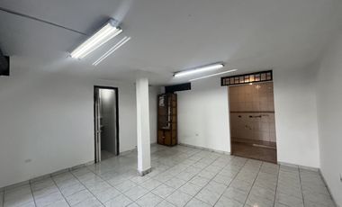 local en arriendo en la esmeralda. Cod A3709