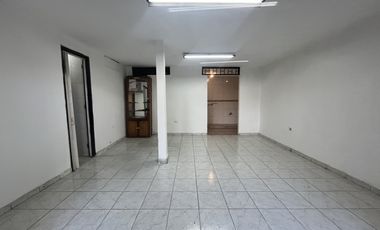local en arriendo en la esmeralda. Cod A3709