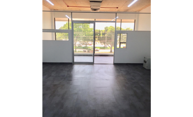 Alquiler de Oficina Remodelada en Av.Balboa.
