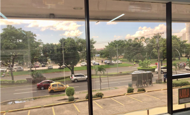 Alquiler de Oficina Remodelada en Av.Balboa.