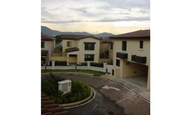 ALQUILER DE CASA EN HOWARD. RIVER VALLEY PANAMA PACIFICO