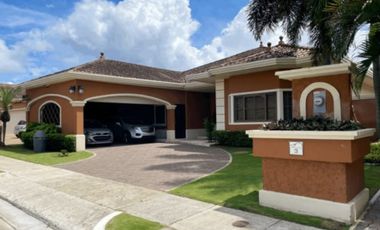 Casa en costa sur amoblada con acabados de lujo (AA)