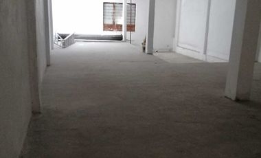 BODEGA EN VENTA EN VALLE DE SANTA LUCÍA CON OFICINA