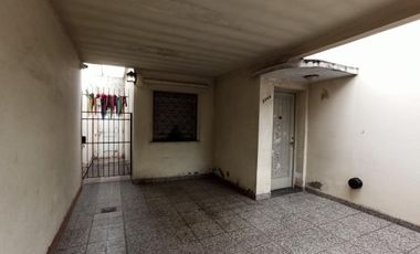 NUEVO VALOR CASA S/LOTE DE 8,66x50 IDEAL 2 FLIAS. O PARA DUPLEX/TRIPLEX. FONDO DE USO COMUN CON PISCINA.