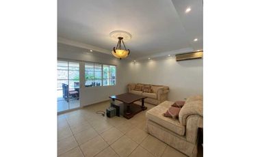 Se vende o se Alquila  casa en Costa del Este