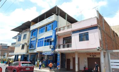 Avenida 24 de Mayo,Centro de Manta Vendo edificio con locales