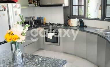 VILLA TROPICAL TROPIS 2 LANTAI DI MERTA SEDANA KEROBOKAN BADUNG, BALI