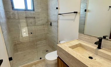 En venta casa en Residencial Aqua Cancún 3 recámaras con alberca y cto servicio
