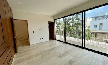 En venta casa en Residencial Aqua Cancún 3 recámaras con alberca y cto servicio