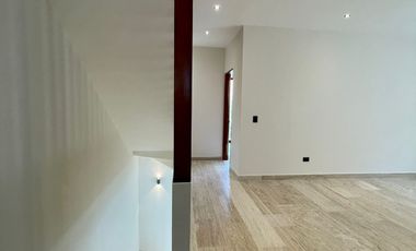 En venta casa en Residencial Aqua Cancún 3 recámaras con alberca y cto servicio