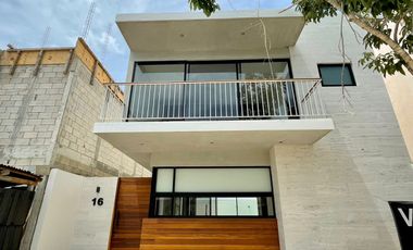 En venta casa en Residencial Aqua Cancún 3 recámaras con alberca y cto servicio