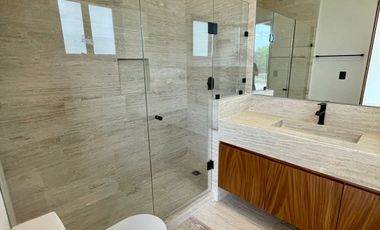 En venta casa en Residencial Aqua Cancún 3 recámaras con alberca y cto servicio