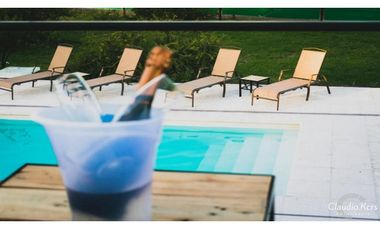 ALQUILER TEMPORARIO CASA EN TANTI CON PILETA