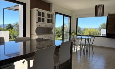 ALQUILER ANUAL CASA 2 DORMITORIOS CON GRAN PARQUE EN TANTI