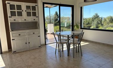 ALQUILER ANUAL CASA 2 DORMITORIOS CON GRAN PARQUE EN TANTI