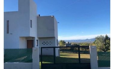 ALQUILER TEMPORARIO CASA EN TANTI CON PILETA