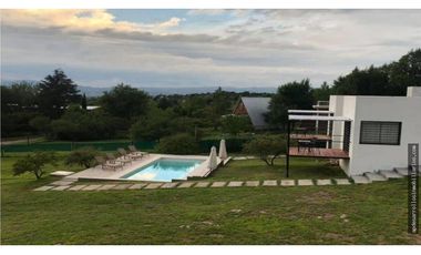 ALQUILER TEMPORARIO CASA EN TANTI CON PILETA