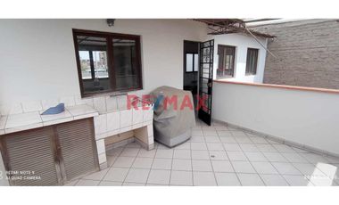 Vendo Casa en San Juan de Miraflores
En Zona 