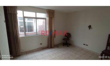 Vendo Casa en San Juan de Miraflores
En Zona 