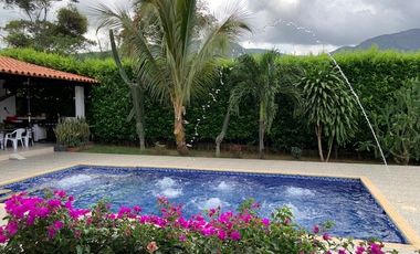 ESPECTACULAR CASA CAMPESTRE