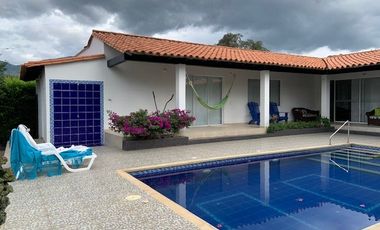 ESPECTACULAR CASA CAMPESTRE